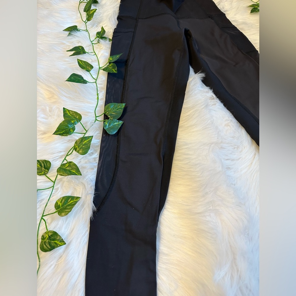 Lulu leggings with mesh